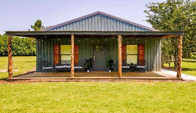 Velvet Peacock - 2BR/1BA country retreat