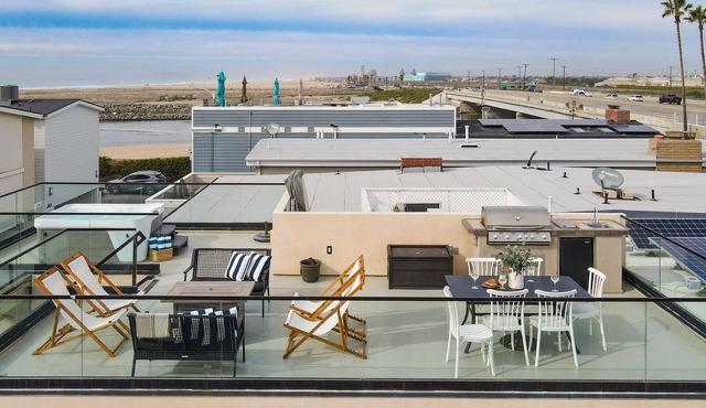 Velvet Sand Buyout by AvantStay | Steps to Newport Beach | Sleeps 22