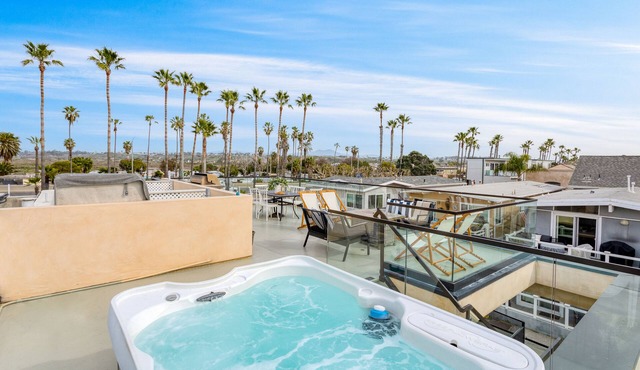 Velvet Sand I by AvantStay | Steps to Newport Beach w/Outdoor Kitchen & Hot Tub