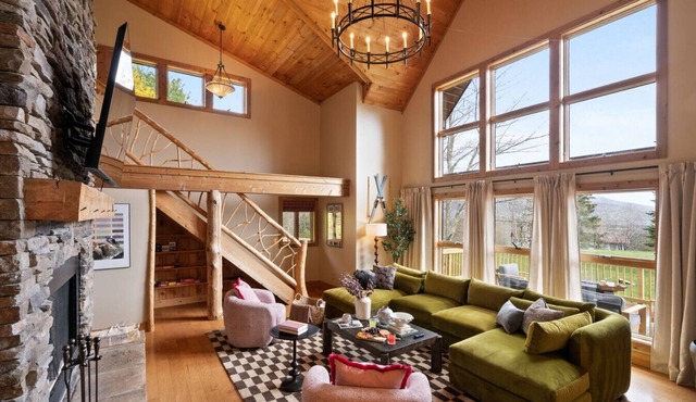 Velvet Timber Haus | HotTub, Sauna, Firepit, Games