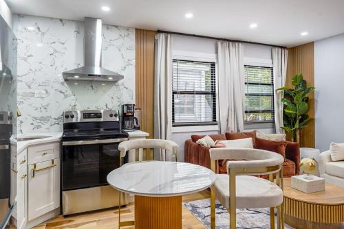 Velvet Vue Suite Near JFK, UBS Arena, & 30mins from City