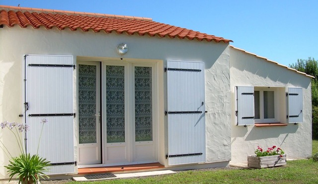 VENDEE HOUSE, QUIET and only 20min from the SEA