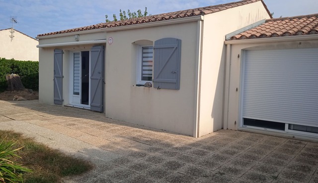 Vendée Jard sur Mer 400m from the beach. Bikes available. Small dogs accepted