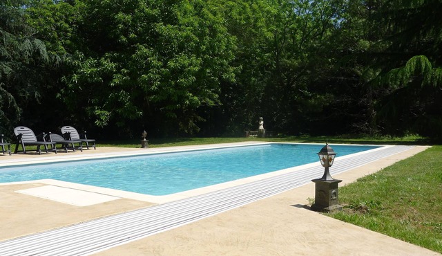 Vendée lodge, with heated indoor pool, surrounded by nature