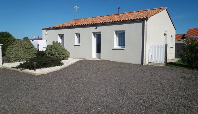 Vendée villa, 2 bedrooms, 500m from shops, 1km from town center, 7km from beach