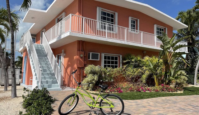 Venetian Shores Home -DOCK remodeled 3/3 POOL/Hot Tub! Deep water Dockage