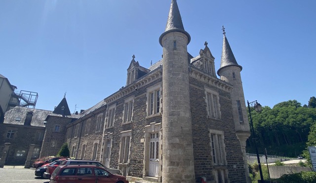 Venez Dormir Dans Lancien Hospice Duzerche