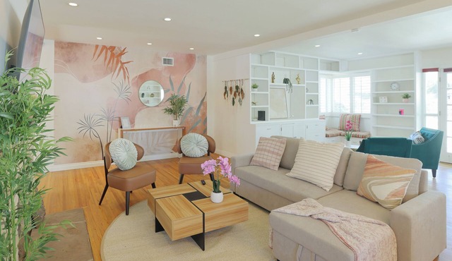 Venice Beach Haven w/Backyard 4BR, Near Ocean