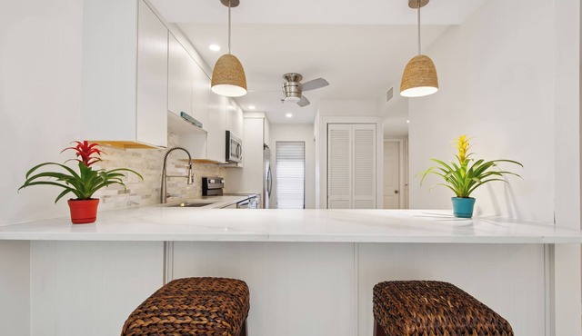 Venice FL Furnished Rental 2BR Condo + Garage Near Beaches & SMH Laurel Rd