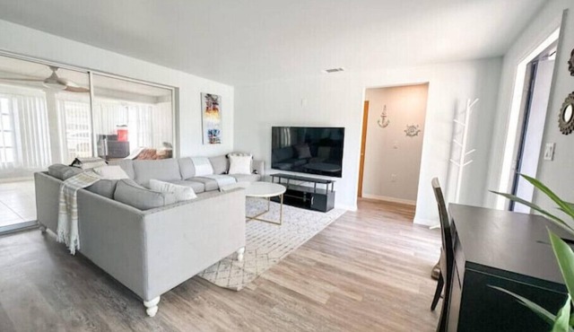 Venice House 5 minutes from the Beachn