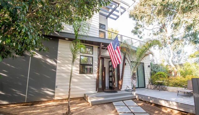 Venice Studio With Outdoor Cabana Studio Bedroom Apts by RedAwning