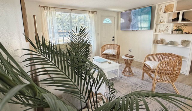Venice Villa Mins to Beach & Dining Outdoor Shower
