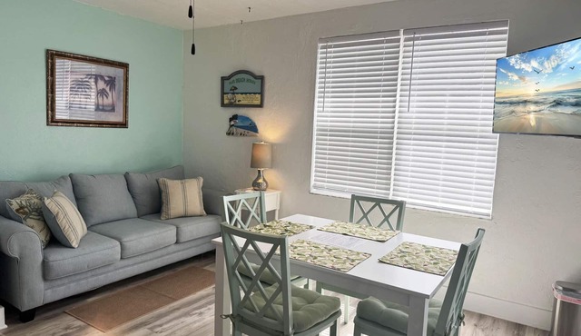 Venice Villas 1BR – Beachside Pool Escape