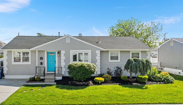 Ventnor Getaway - 6 Bedrooms, Pool, Walk to Beach