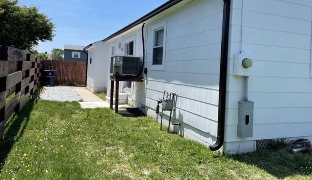 Ventnor Modern Beach Bungalow across from park...