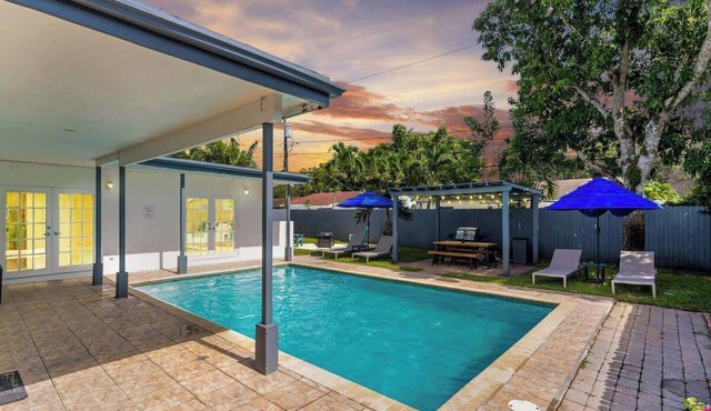 Ventur Oasis | Cozy Hollywood Private Pool Retreat