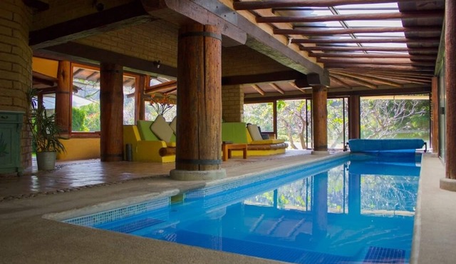 venue&Home w/bungalow & cabin. Mountain views, indoor pool & soccer field