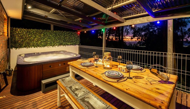 Verandah Views Cottage - Luxury Spa Cottage with Breathtaking Views