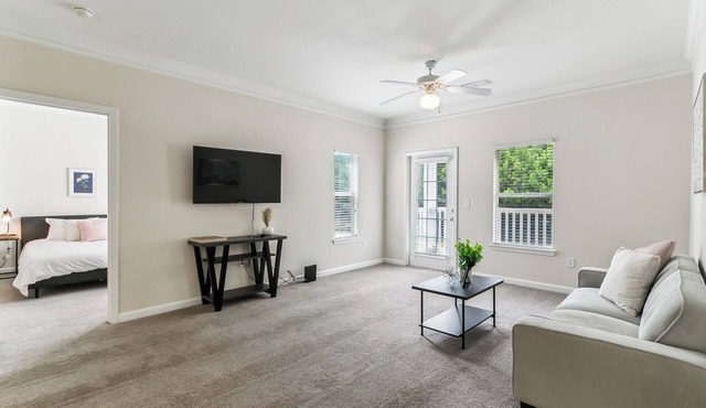 Verandas 1836 I Modern 2Bd I Parking I Pool I Gym