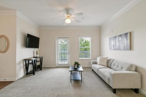 Verandas 1931I Serene Oasis W Modern Convenience