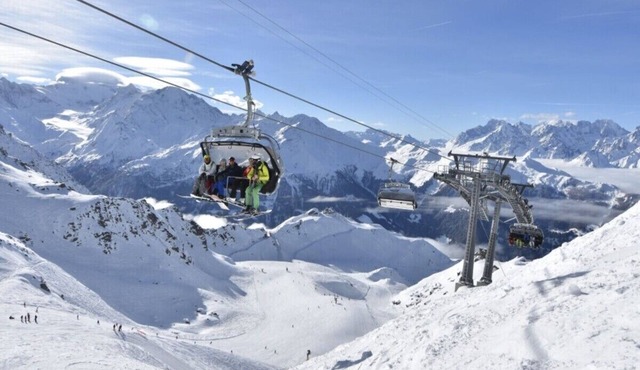 VERBIER VIEWS WITH PRIVATE PARKING IN THE CENTER OF THE VILLAGE