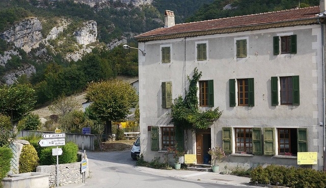 Vercors, Diois, House for 10 people in a charming Drôme village 5 mn from Die