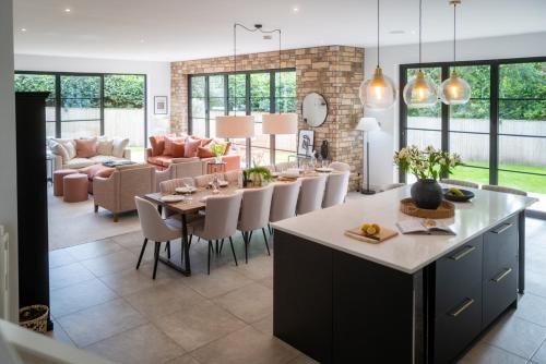 Verdant Rise - Contemporary Country Retreat