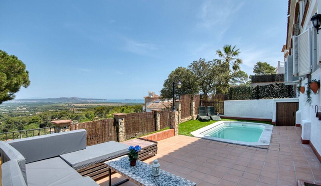 VERDI: House with spectacular sea views and private pool in Pals