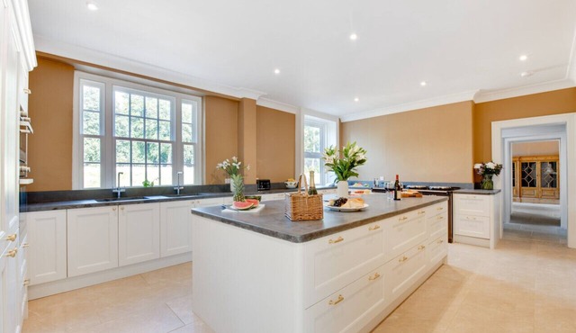 Vere Lodge - Six Bedroom House, Sleeps 12