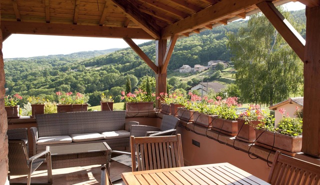 Vergecosse - La Roche 5 Bedroom Farmhouse With Terrace & Access to a Shared Pool