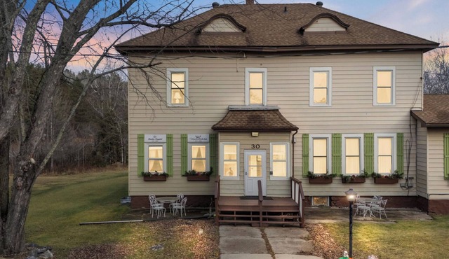 Vermilion Park Inn - Historic Bed and Breakfast - call 218-753-2333