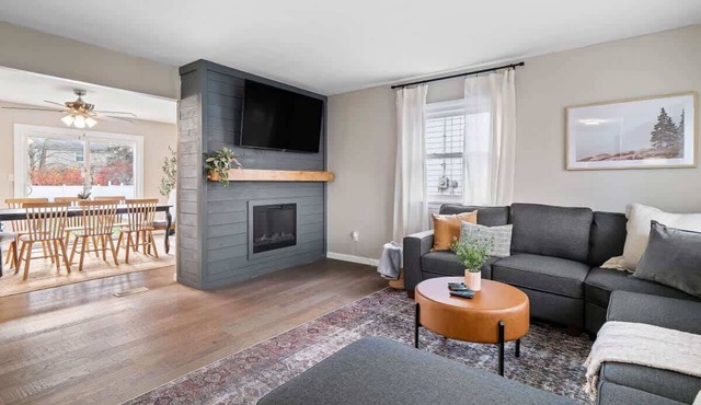 Vermilion Retreat with Hot Tub and Games