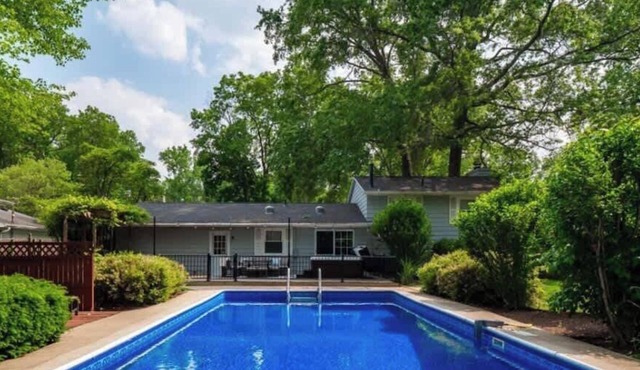 Vermilion Retreat with Private Pool