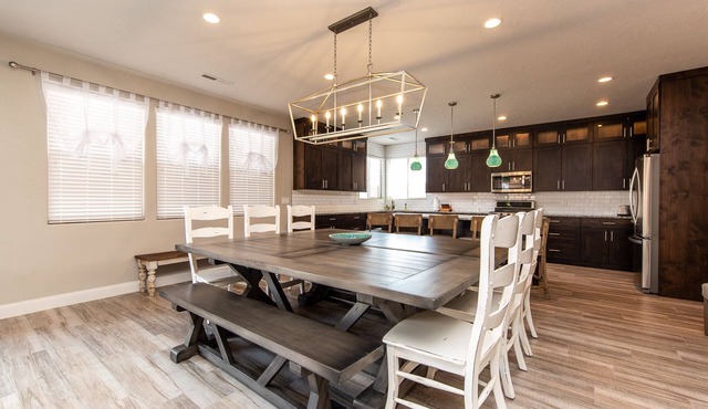 Vermillion Oasis: Luxury 6BR/7BA Home near Zion. Private Pool & Resort Amenities
