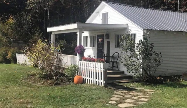 Vermont Country Cottage (Near Village)