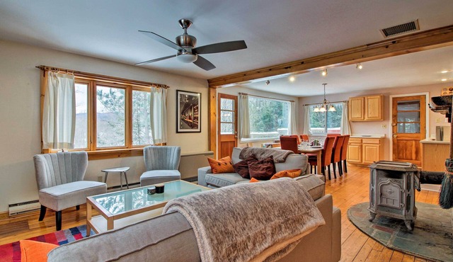 Vermont Getaway w/ Deck - 6 Miles to Mt Snow!