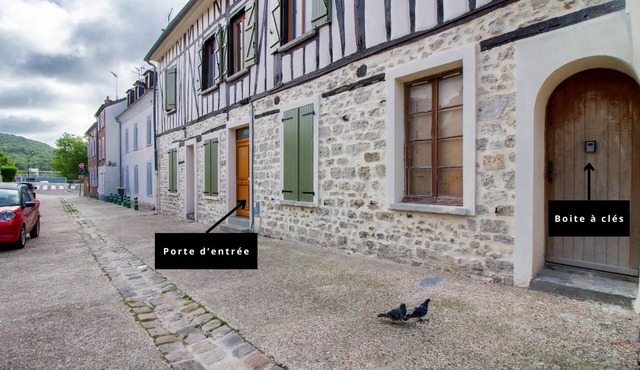 Vernon/Giverny town center apartment