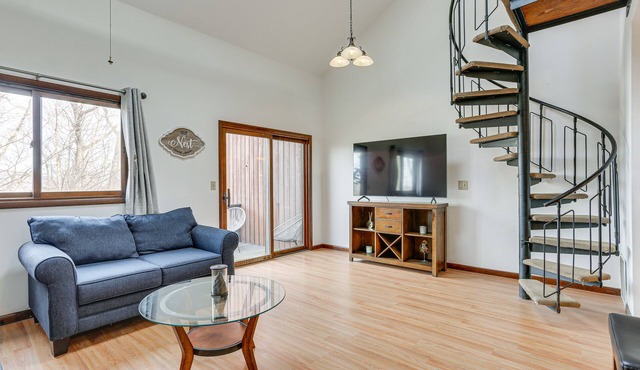 Vernon Township Condo w/Balcony Near Ski Lifts!