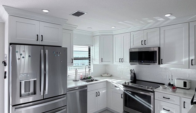 Vero Beach Condo 2Bed/2Bath - Walk to the beach