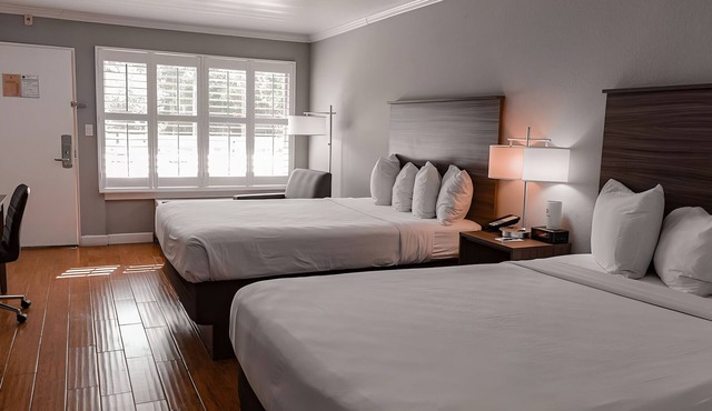 Vero Beach Inn and Suites | Queen Deluxe - 2 Units | Near Vero Beach Outlets