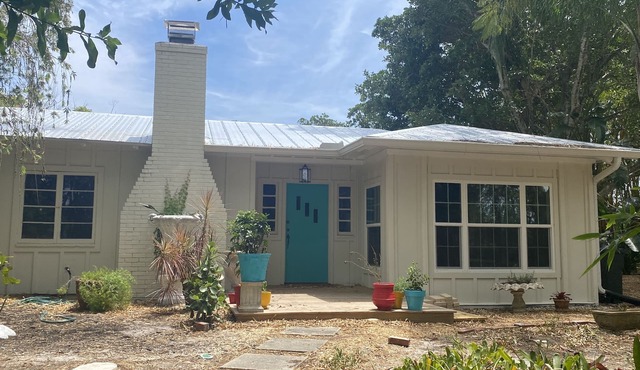 Vero Oasis! Come hide away in this charming home.