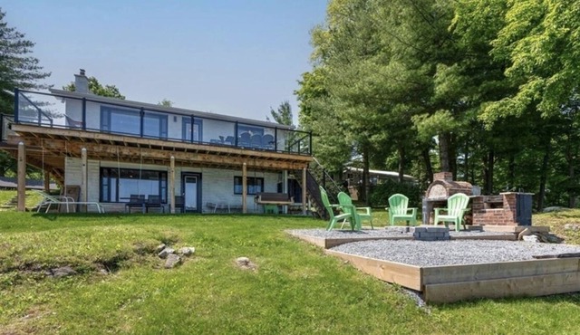 Verona Lake cottage with the pizza oven