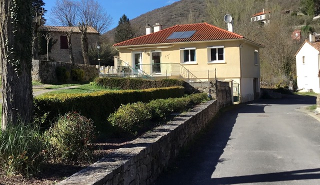 Verrières, 10mn de Millau, au Porte des Gorges du Tarn, Maison 6 Pers