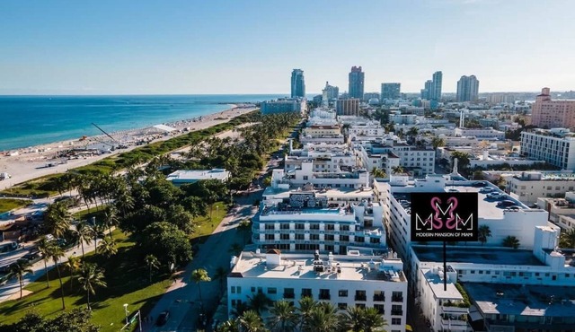 Versace Mansion Neighbor (Floor 1,2,3) Sleeps 21