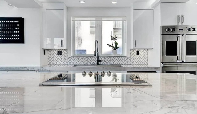 Versace Mansion Neighbor (Floors 2 & 3) Sleeps 12