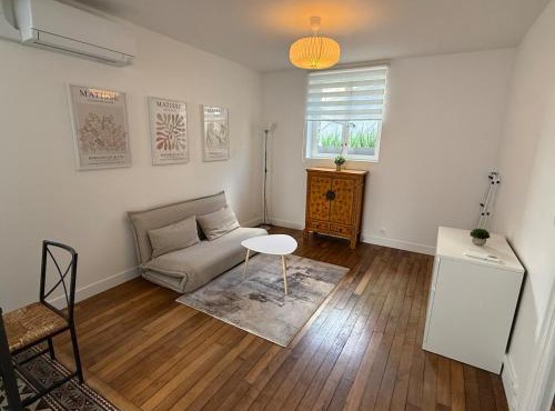 Versailles, 4-person ground-floor apartment