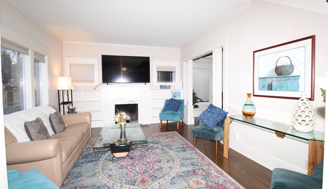 Versatile 5 BR/3 BA Seattle Retreat + upgrade opt