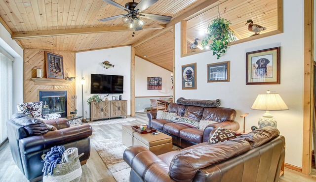Versatile Castle Rock Lake Home with Fire Pit!