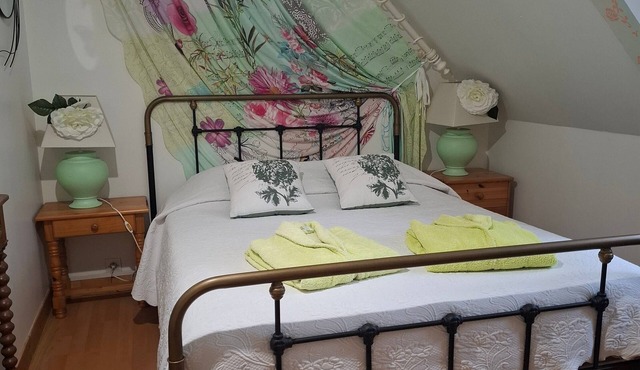 Verte Printanière Guest Room – Upstairs, Shared Terrace & Garden, Wi-Fi