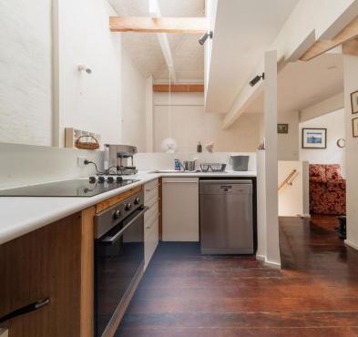 Vertical Multi-Level Herritage Retreat - Private Library & Free Wifi